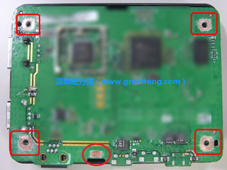 手動去綠漆。使用傳統(tǒng)的刀片去除綠漆后的效果。