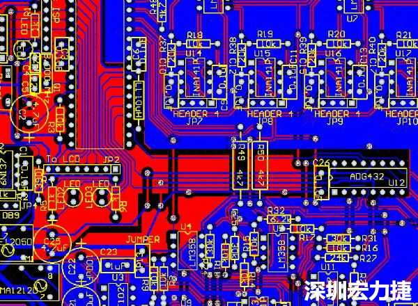 一般產(chǎn)品的PCB設(shè)計(jì)，多數(shù)先決定元件布局，再進(jìn)行線路連接，于元件位置就先改善干擾問(wèn)題，再?gòu)木€路細(xì)節(jié)著手改善產(chǎn)品。