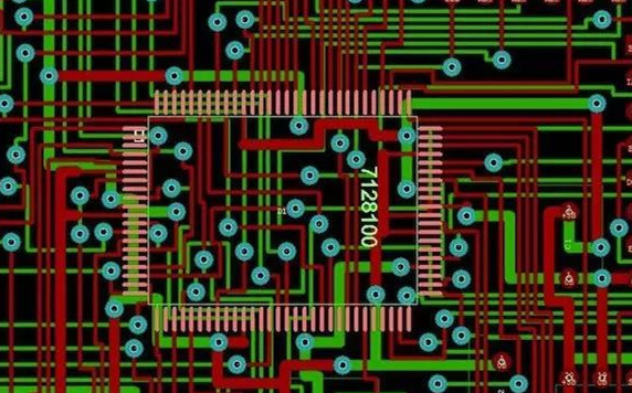 圖1：兩種PCB模型的部分電路。頂圖：傳統(tǒng)設(shè)計(jì)版本。
